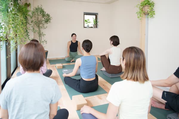 【女性のみご予約可】眠りにつなぐ夜のメンテナンスヨガ (レンタルウェア無料） 画像1